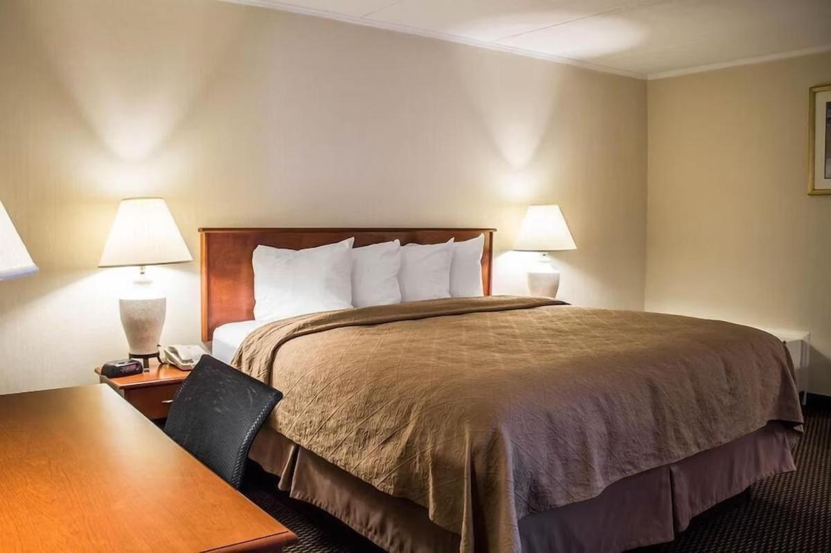 Baymont By Wyndham Youngstown Exterior photo